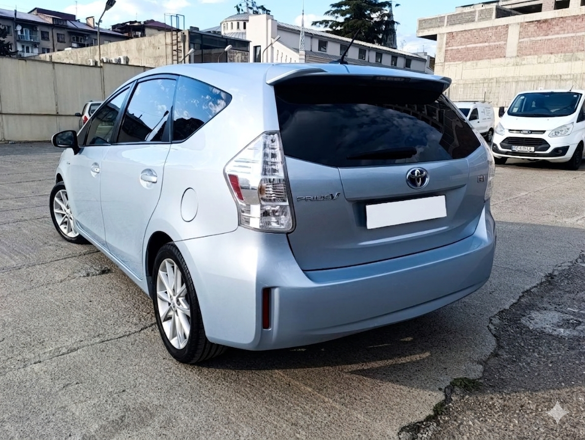 Toyota Prius V