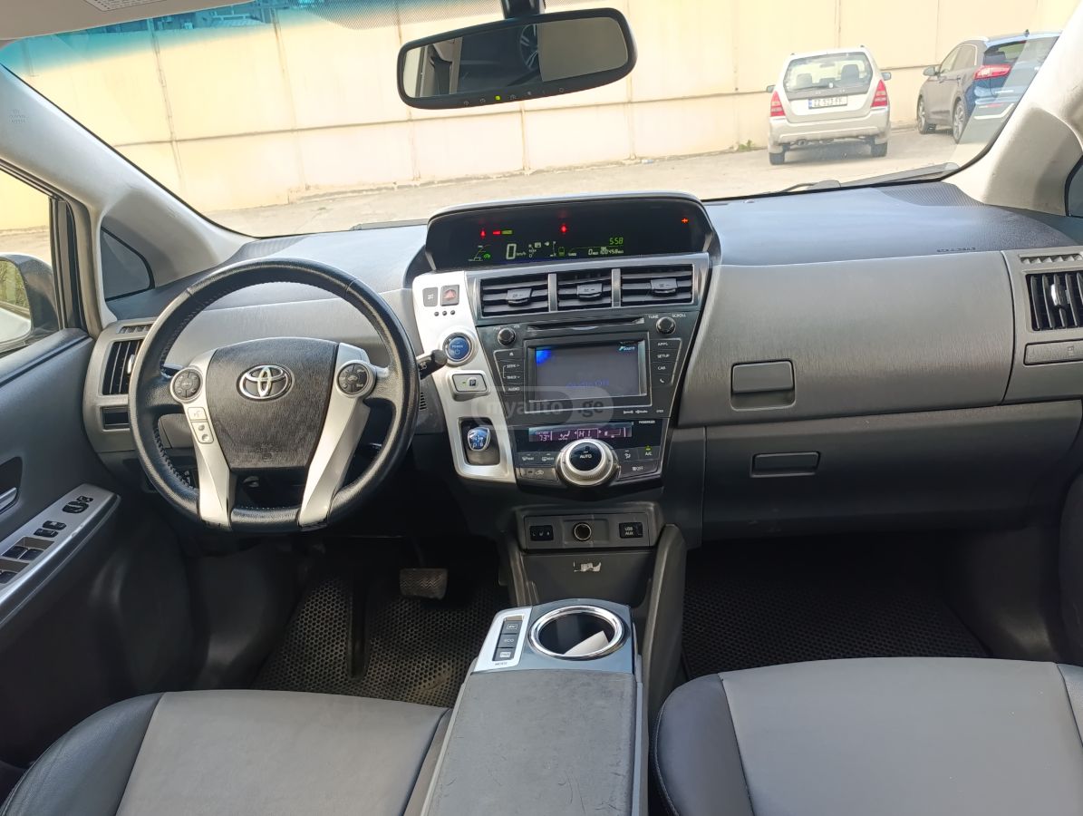 Toyota Prius V