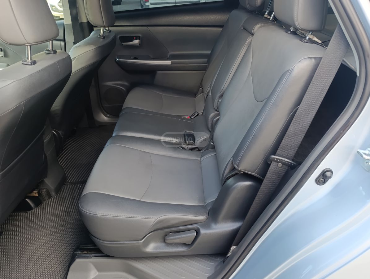 Toyota Prius V